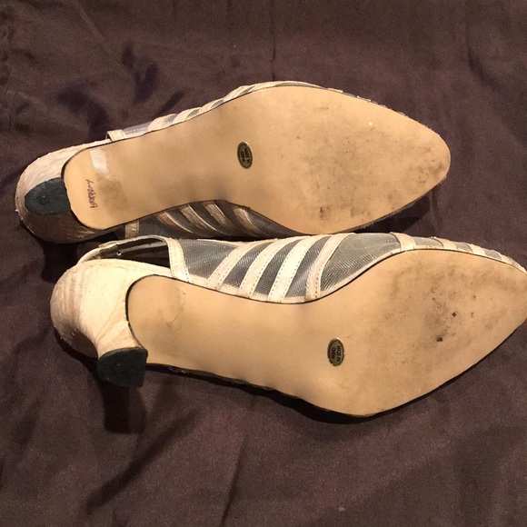 [J. Renee’] Sheer Mesh Creamy Tan Snakeskin Heel 8 - Picture 6 of 8